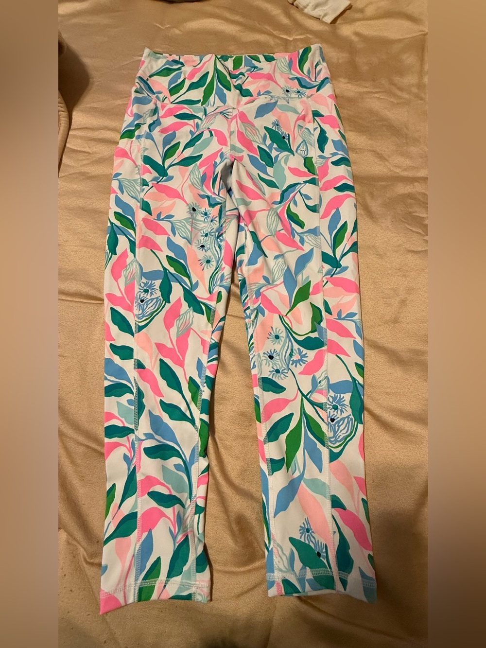 Lilly Pulitzer size L White Floral Print Leggings — Pink, Blue & Green